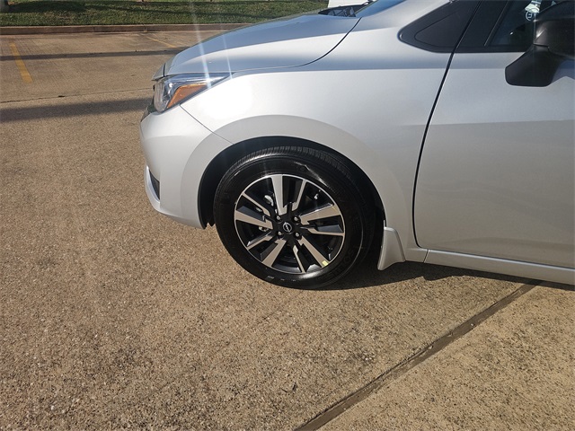 Vehicle image 7 of 17