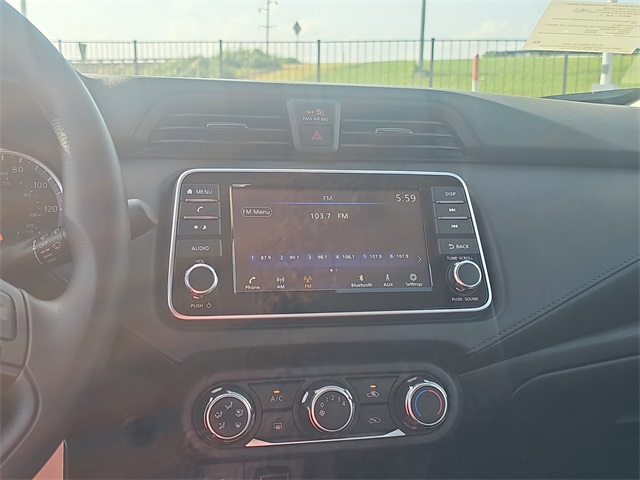 Vehicle image 11 of 17