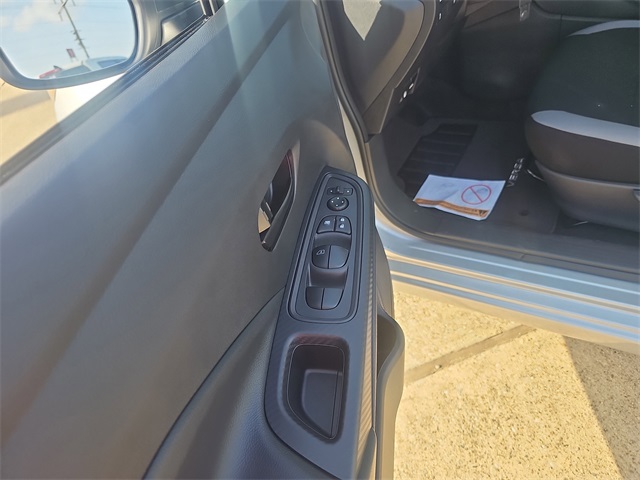Vehicle image 14 of 17