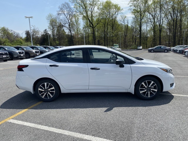 2025 Nissan Versa S Image 4 of 36