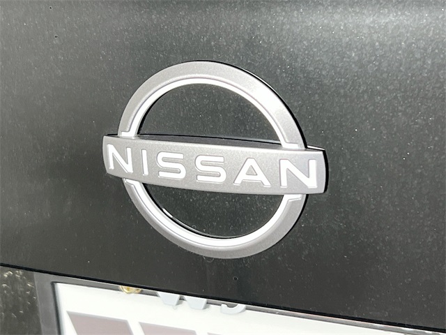 Vehicle image 30 of 32