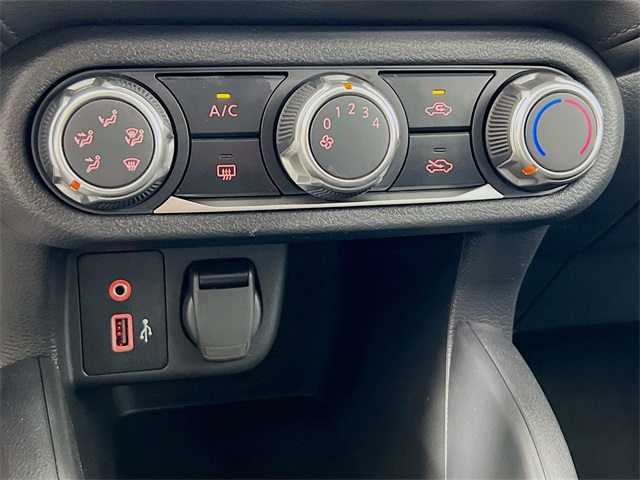 Vehicle image 29 of 32