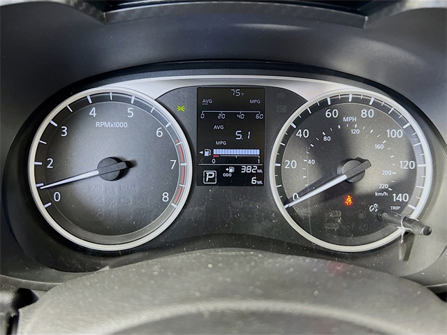 Vehicle image 18 of 32