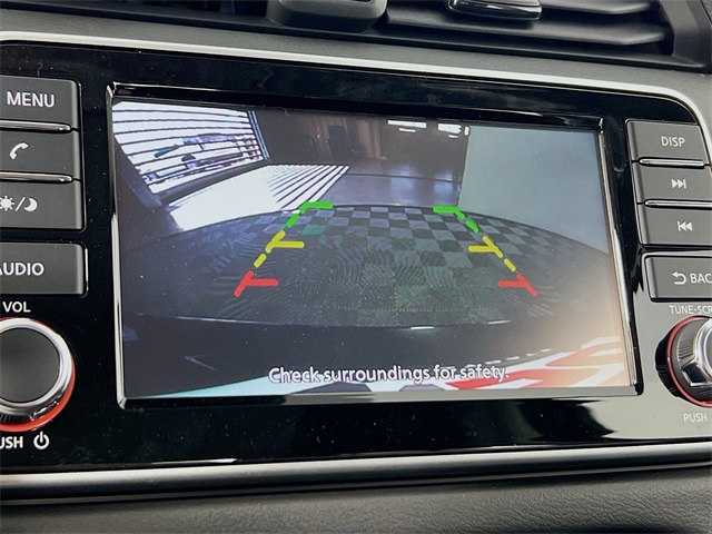 Vehicle image 21 of 32