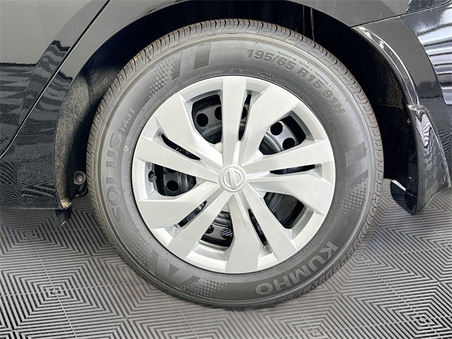 Vehicle image 9 of 32