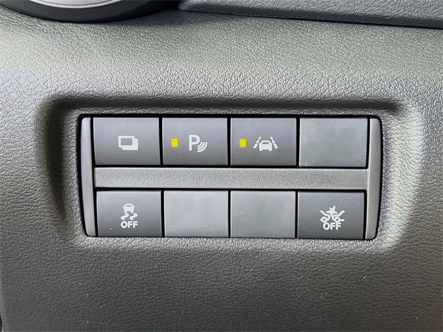 Vehicle image 25 of 32