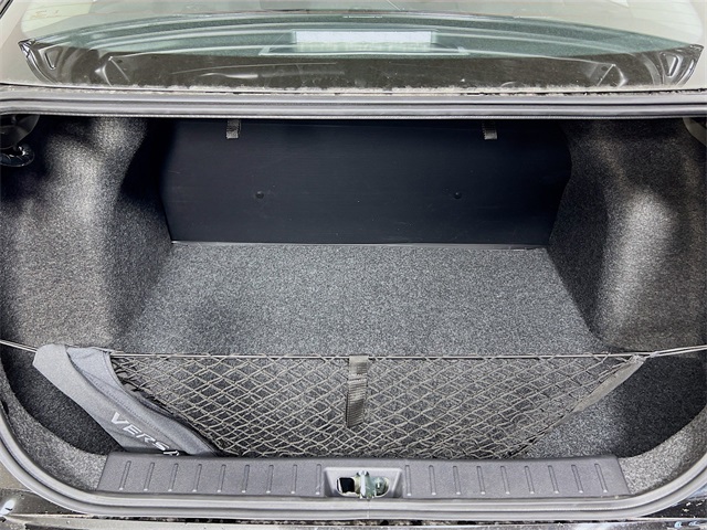 Vehicle image 10 of 32