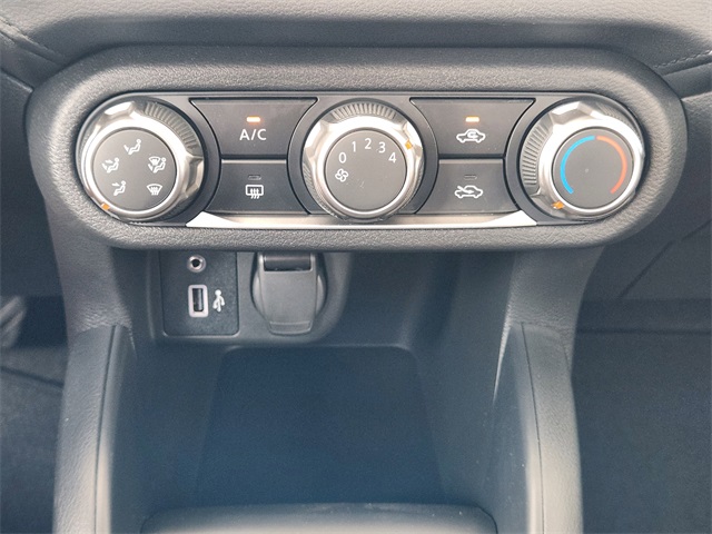 Vehicle image 21 of 22
