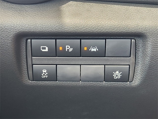 Vehicle image 18 of 22