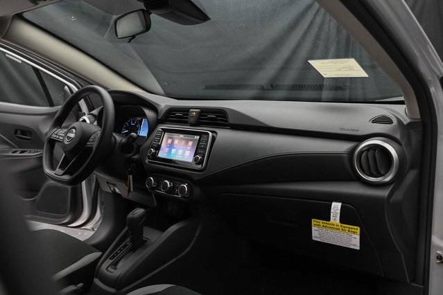 Vehicle image 17 of 32