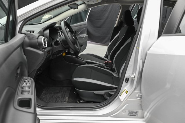 Vehicle image 24 of 32