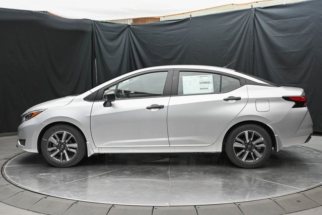Vehicle image 7 of 32