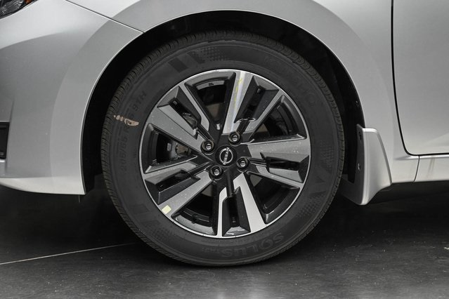 Vehicle image 11 of 32