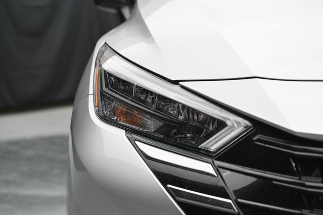 Vehicle image 9 of 32