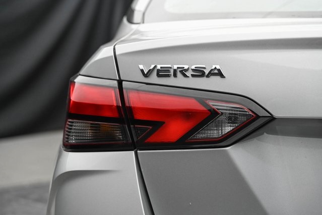 Vehicle image 12 of 32