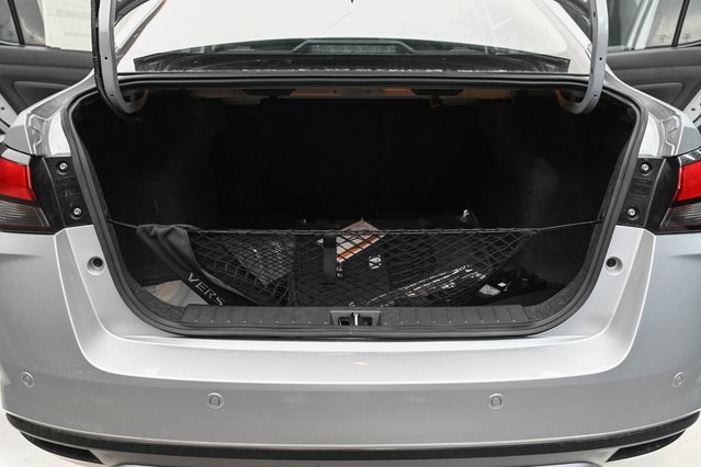 Vehicle image 19 of 32