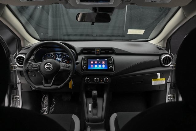 Vehicle image 21 of 32