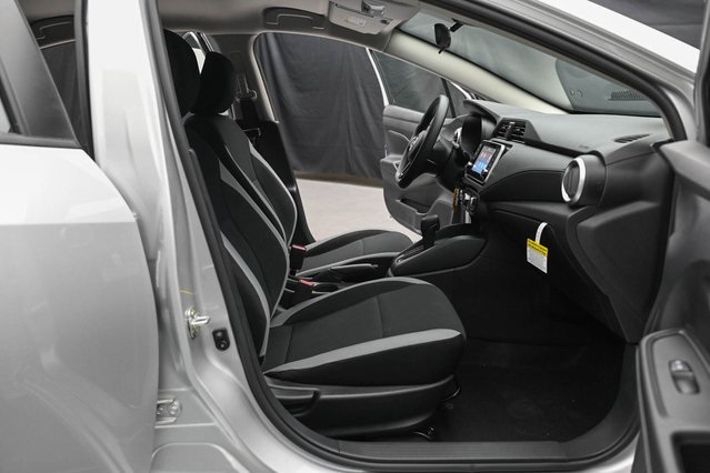 Vehicle image 15 of 32