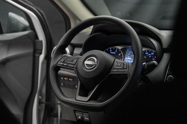 Vehicle image 14 of 32