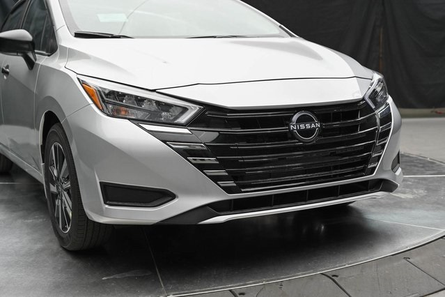 Vehicle image 8 of 32