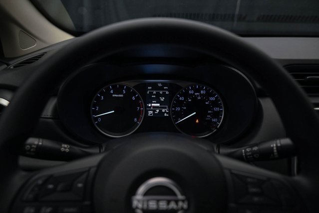 Vehicle image 29 of 32