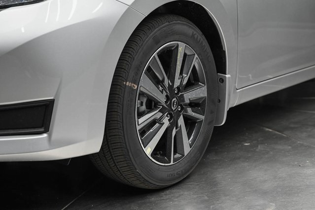 Vehicle image 10 of 32
