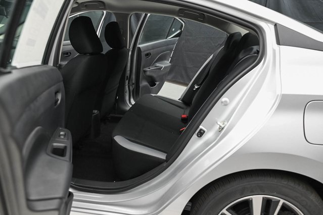 Vehicle image 20 of 32