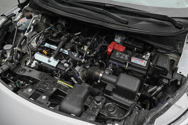 Vehicle image 27 of 32