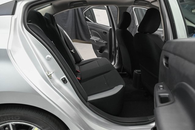 Vehicle image 18 of 32