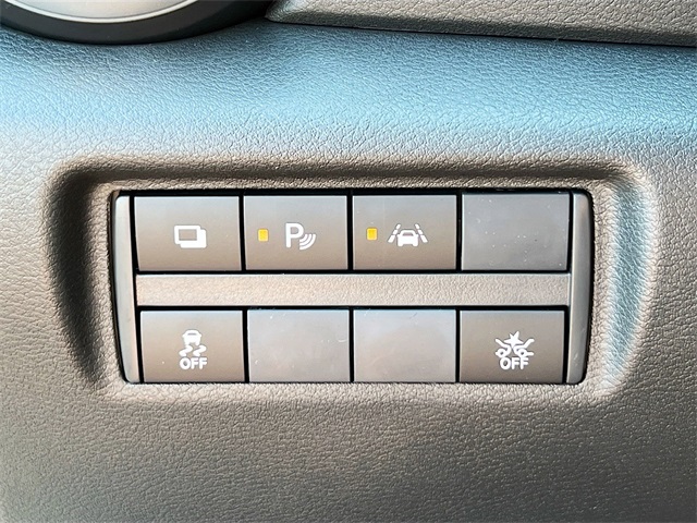 Vehicle image 24 of 32