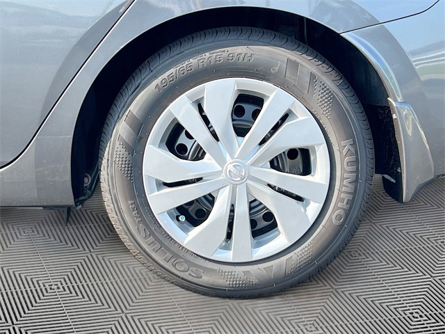 Vehicle image 9 of 32