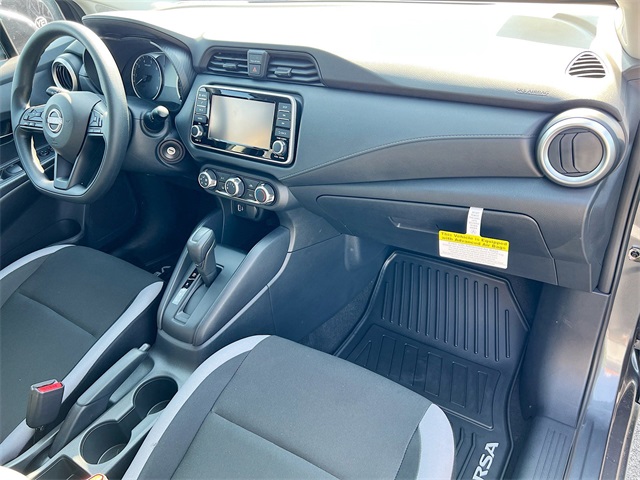 Vehicle image 16 of 32
