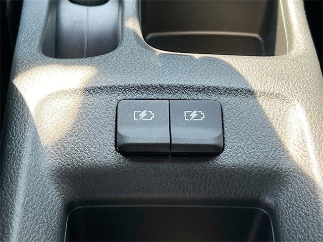 Vehicle image 26 of 32