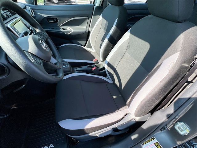 Vehicle image 14 of 32