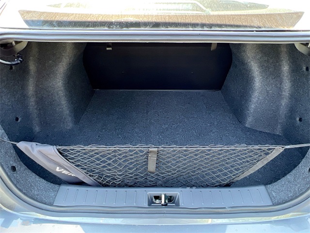 Vehicle image 10 of 32