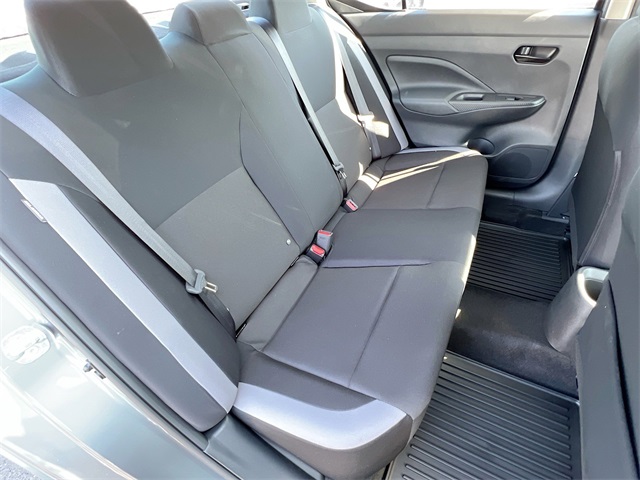 Vehicle image 11 of 32