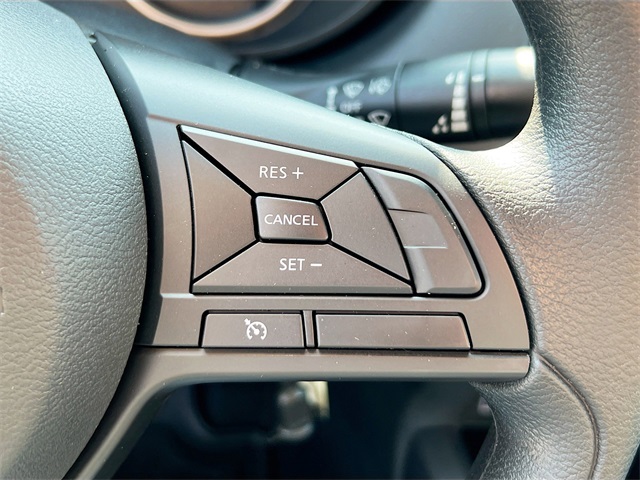 Vehicle image 25 of 32