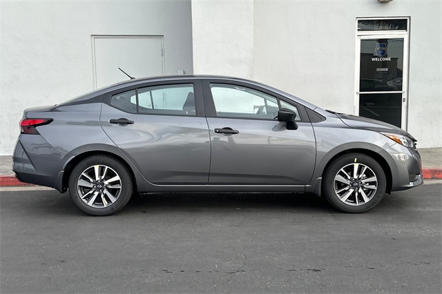 Vehicle image 3 of 19