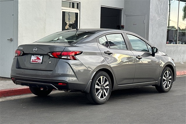 Vehicle image 4 of 19