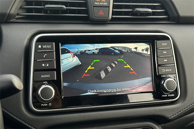 Vehicle image 15 of 19