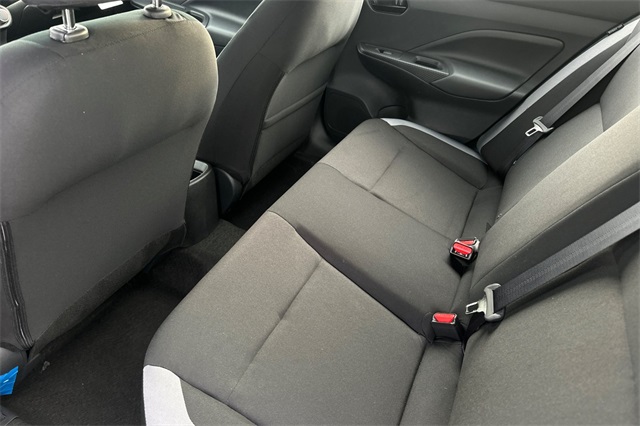Vehicle image 9 of 19