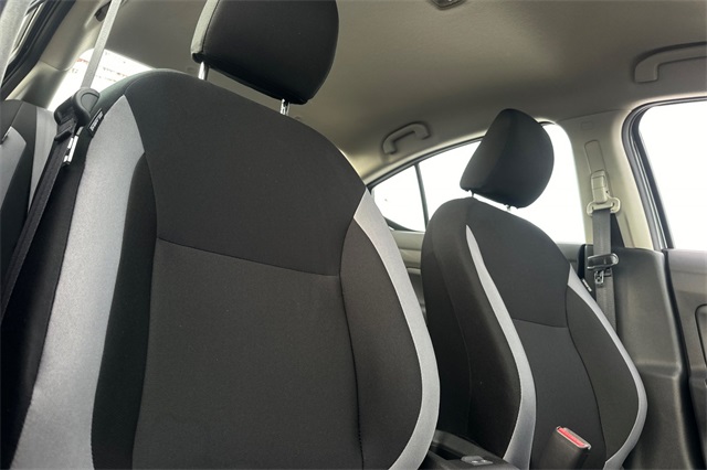 Vehicle image 13 of 19