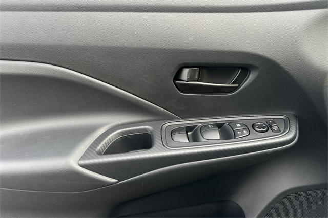 Vehicle image 8 of 19