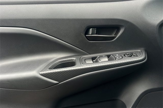 Vehicle image 8 of 19