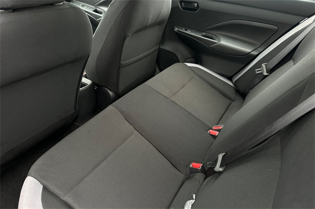 Vehicle image 9 of 19