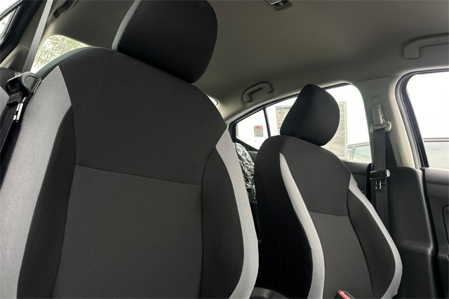 Vehicle image 13 of 19