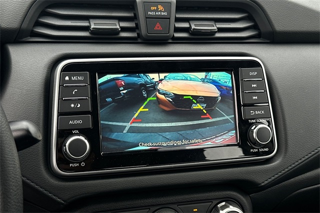 Vehicle image 15 of 19