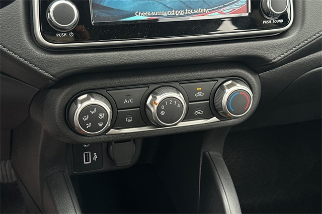 Vehicle image 16 of 19