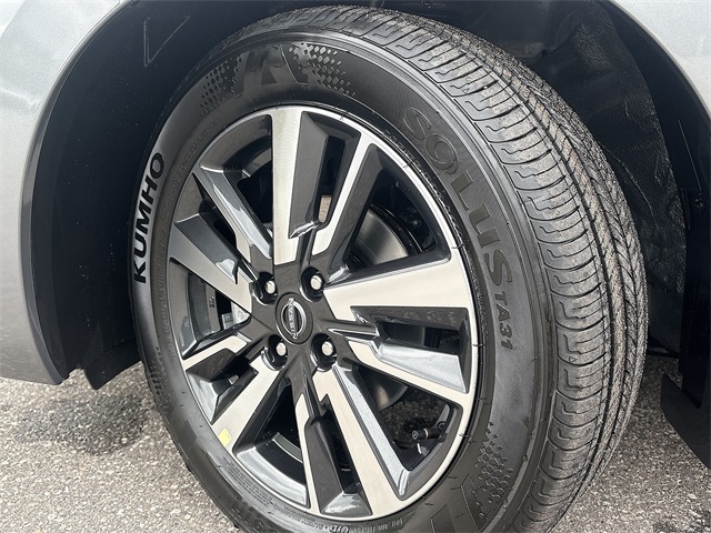 Vehicle image 11 of 41