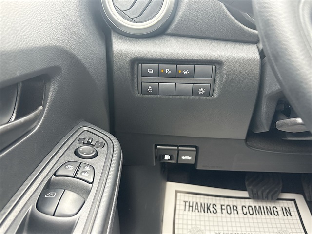 Vehicle image 32 of 41